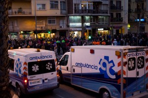 ambulancia-carnaval-sants-barcelona (1)