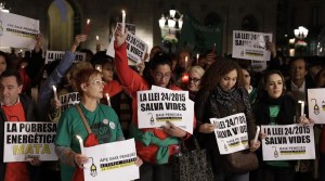 BARCELONA 16 11 2016  Sociedad   Concentracion este miercoles a las 20 00 horas en la plaza de Sant Jaume en protesta abuela muerta en reus a la que habian cortado la luz    pobreza energetica      FOTO de FERRAN NADEU