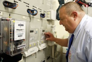 Barcelona. Comptadors d'electricitat a l'edifici de la redacció de ElPuntAvui a Diputació. Comptadors elèctrics