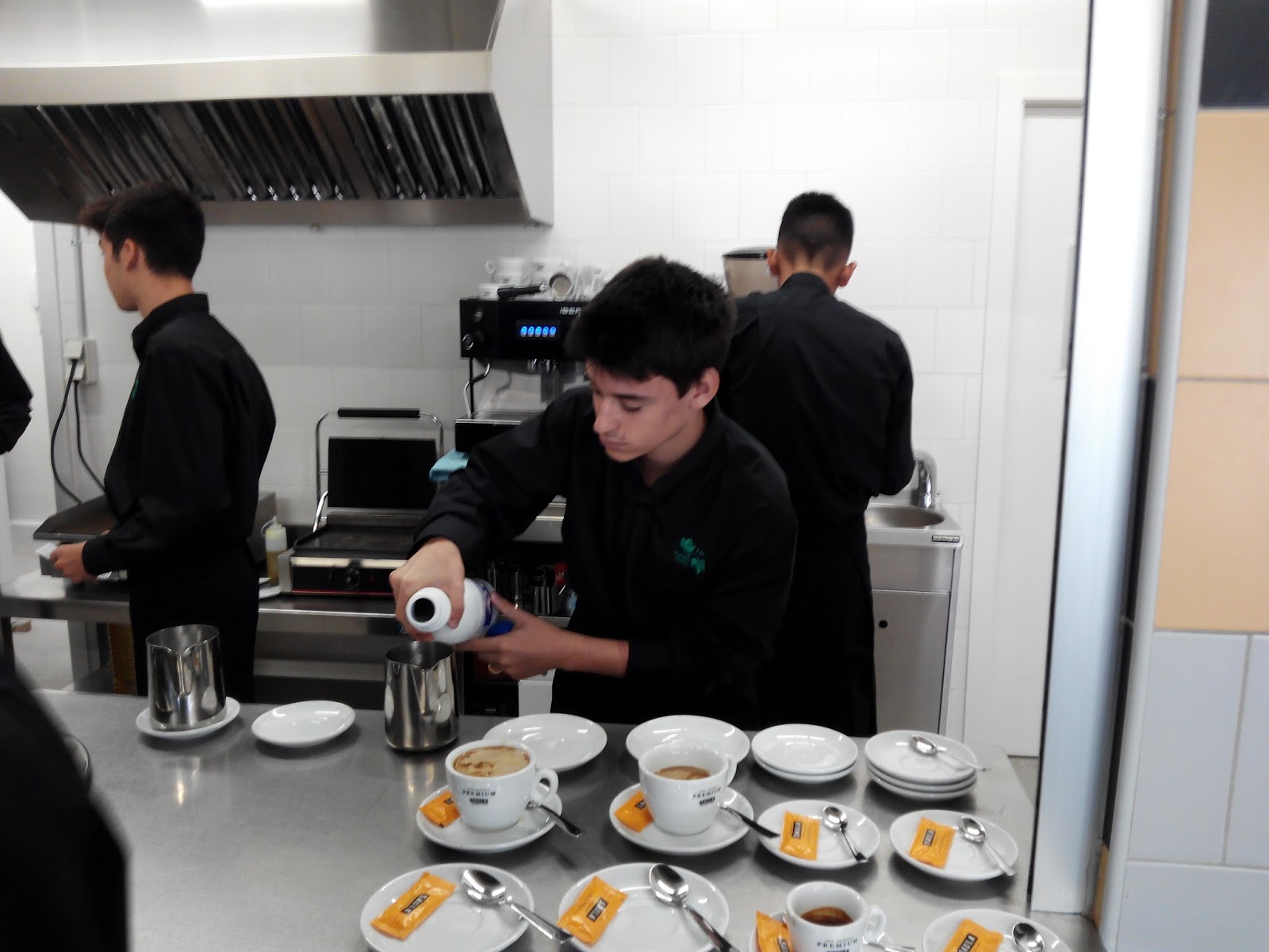 FULL INFORMATIU PER A LES FAMÍLIES Institut Marta Mata: de febrer 2016